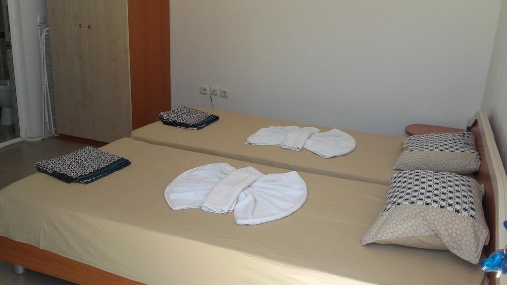 Global Ville Apartcomplex Pantai Sunny Bagian luar foto