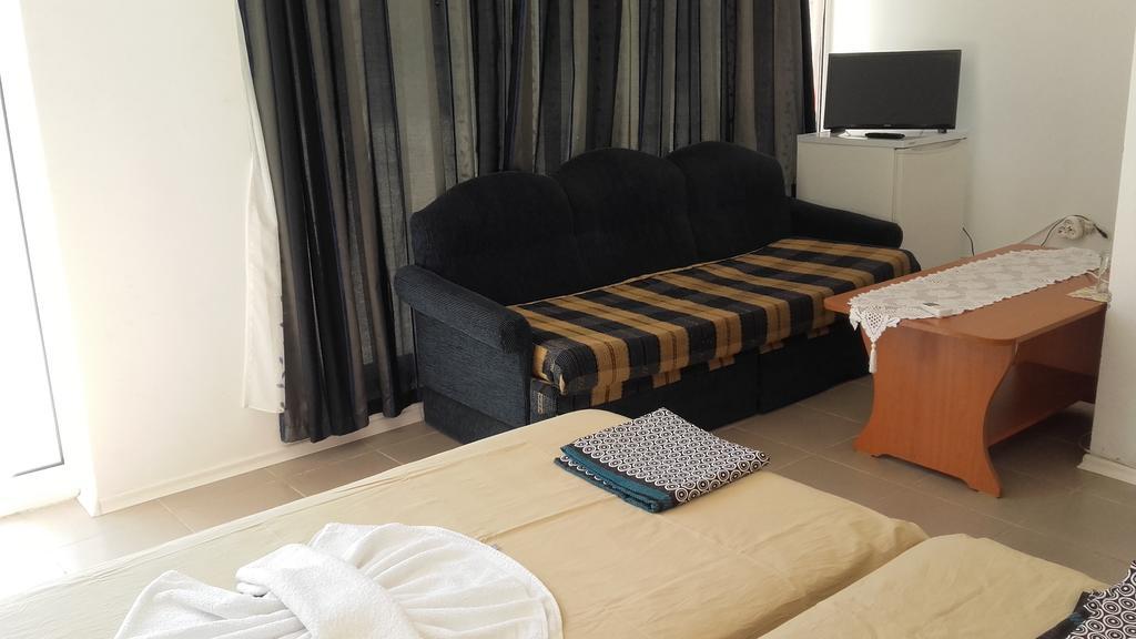 Global Ville Apartcomplex Pantai Sunny Bagian luar foto