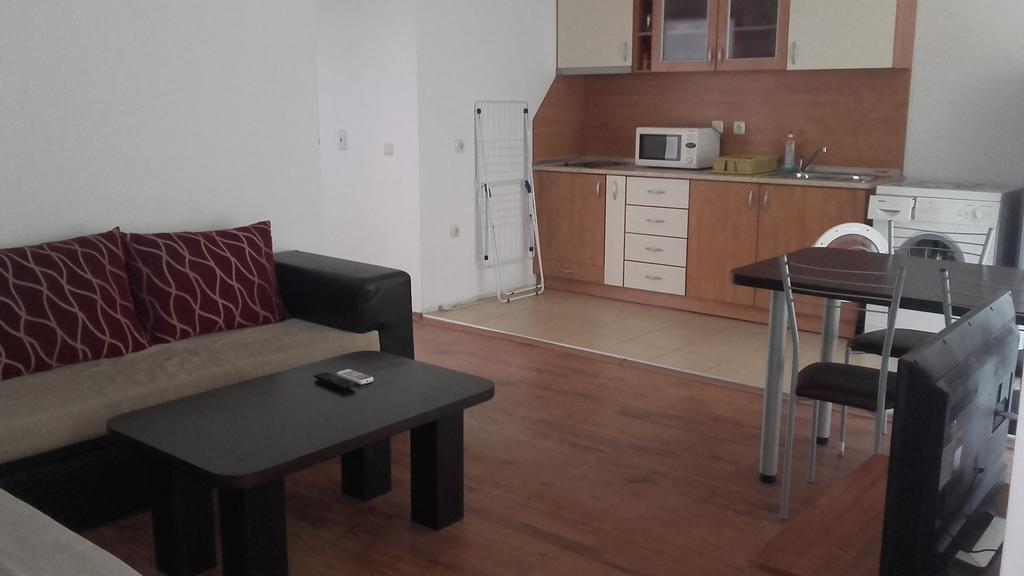 Global Ville Apartcomplex Pantai Sunny Bagian luar foto