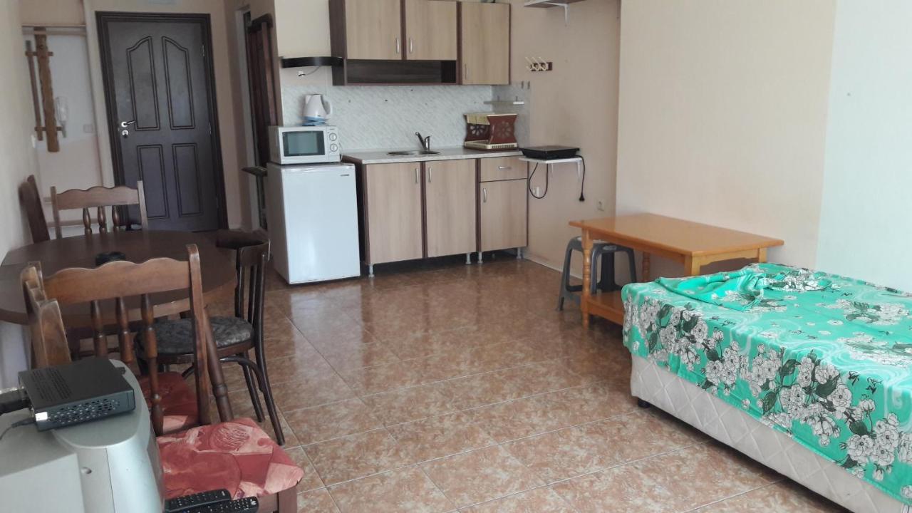 Global Ville Apartcomplex Pantai Sunny Bagian luar foto