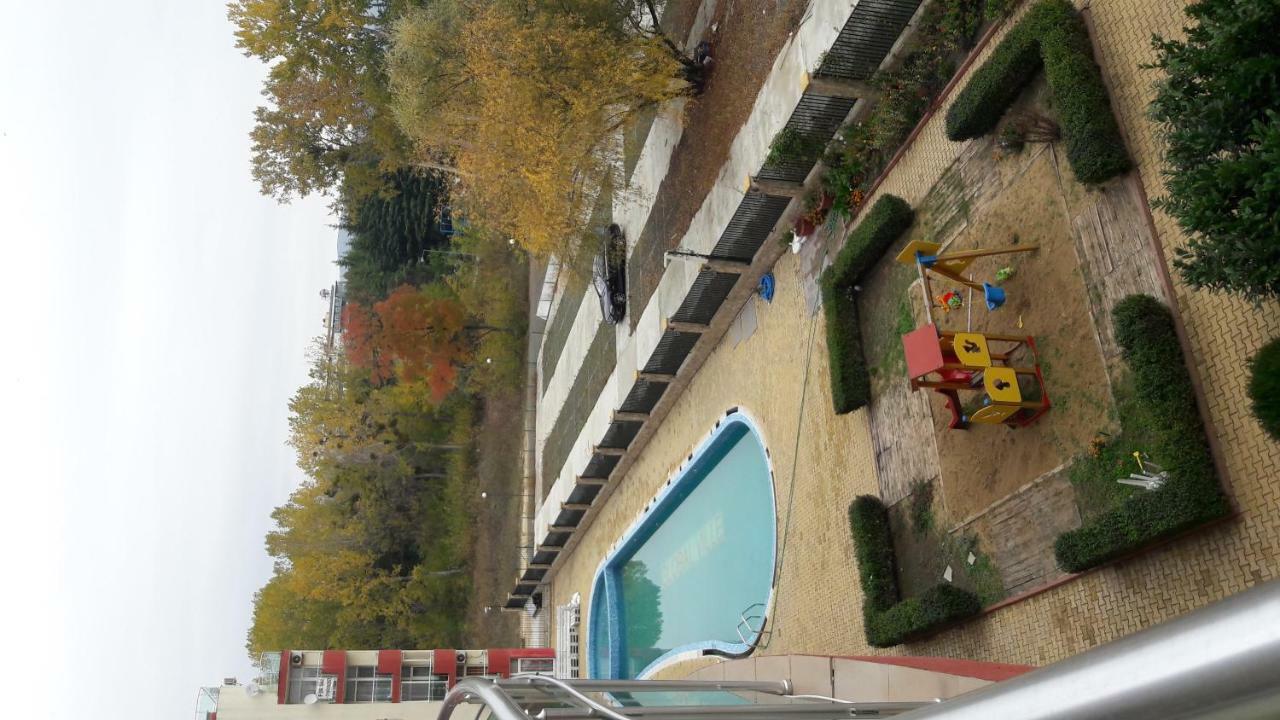 Global Ville Apartcomplex Pantai Sunny Bagian luar foto