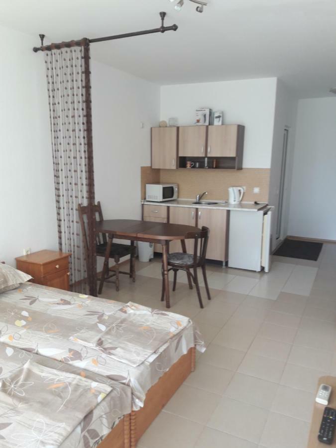 Global Ville Apartcomplex Pantai Sunny Bagian luar foto