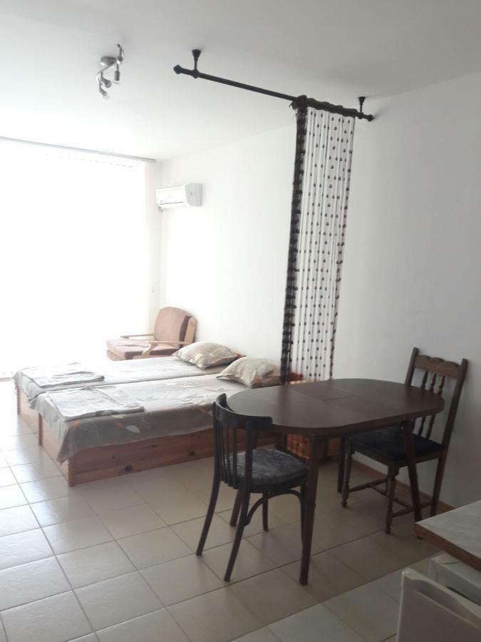 Global Ville Apartcomplex Pantai Sunny Bagian luar foto